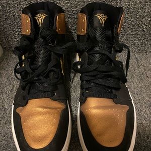 Jordan 1 Melo gold